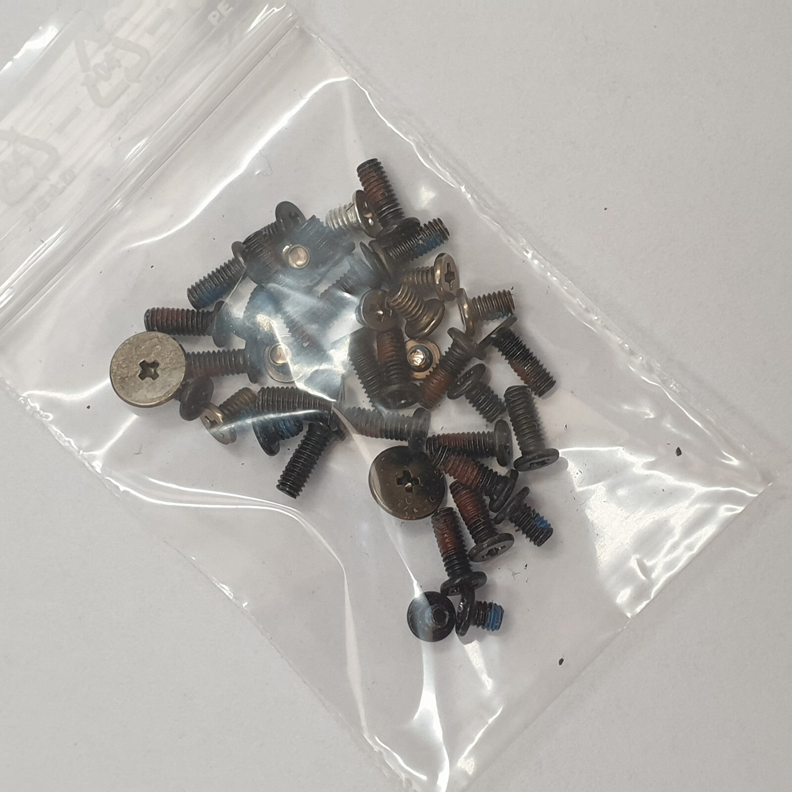 Toshiba Satellite C75-A Schraubensatz Screw Set Schrauben Gehäuse