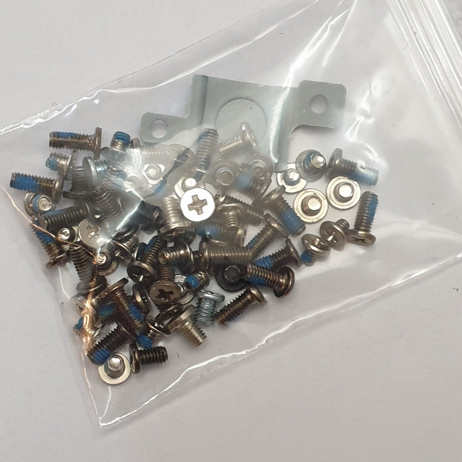 Fujitsu LIFEBOOK A555 Schraubensatz Screw Set Schrauben Set