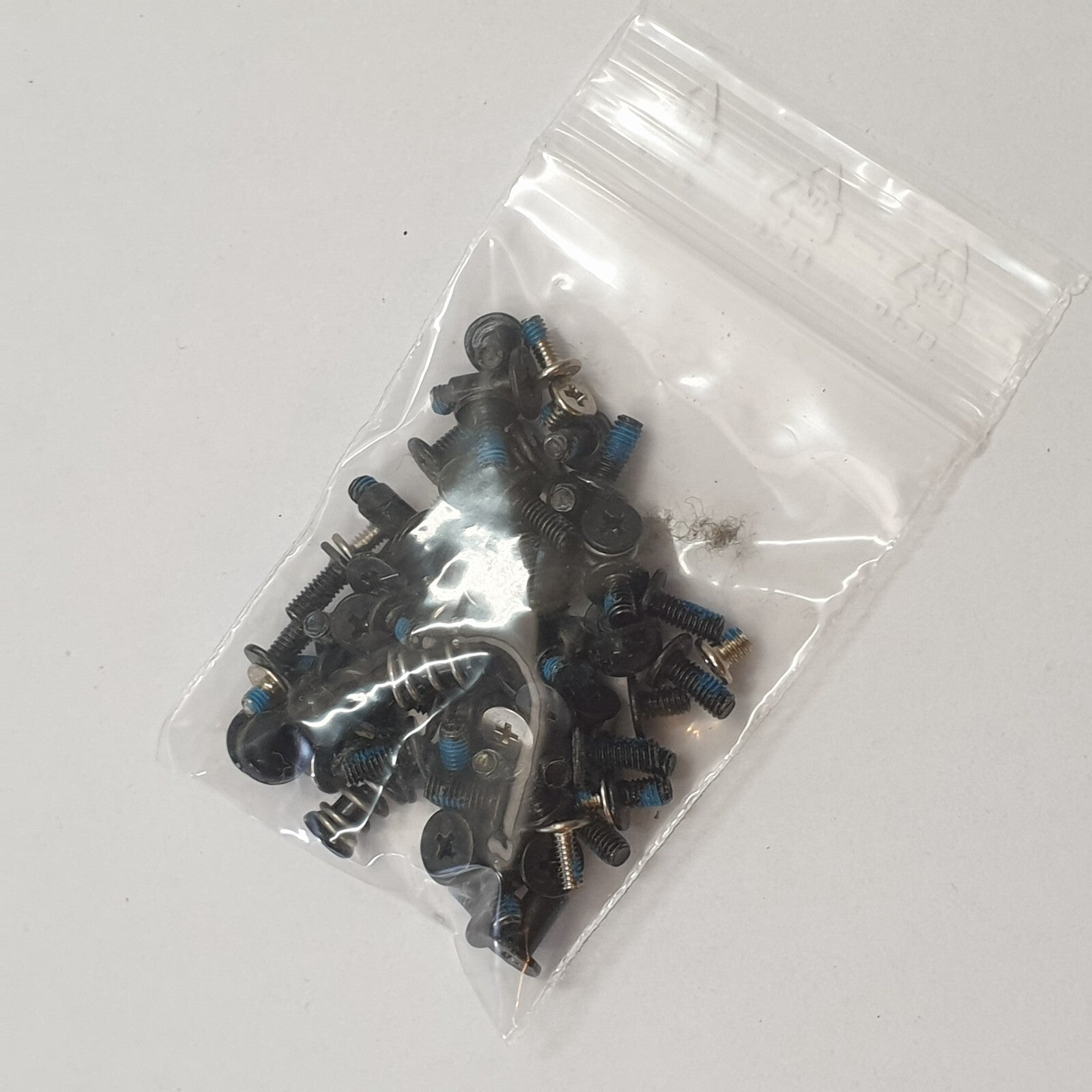 Toshiba Satellite L555 Schraubensatz Screw Set Schrauben Gehäuse