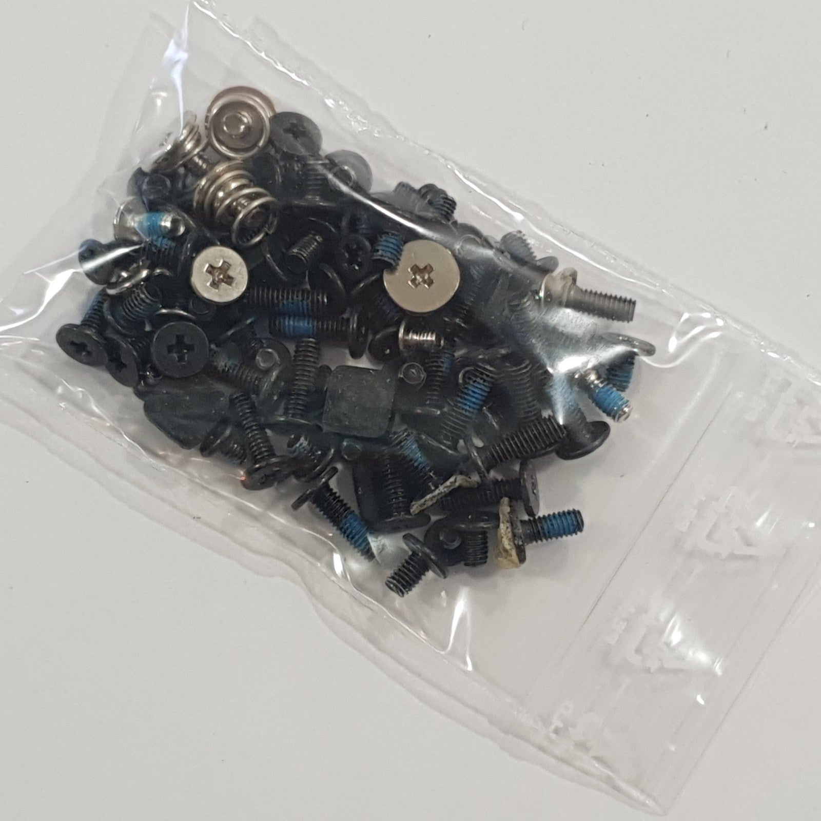 Toshiba Satellite A210-11P Toshiba Satellite A210 11P Schraubensatz Screw Set