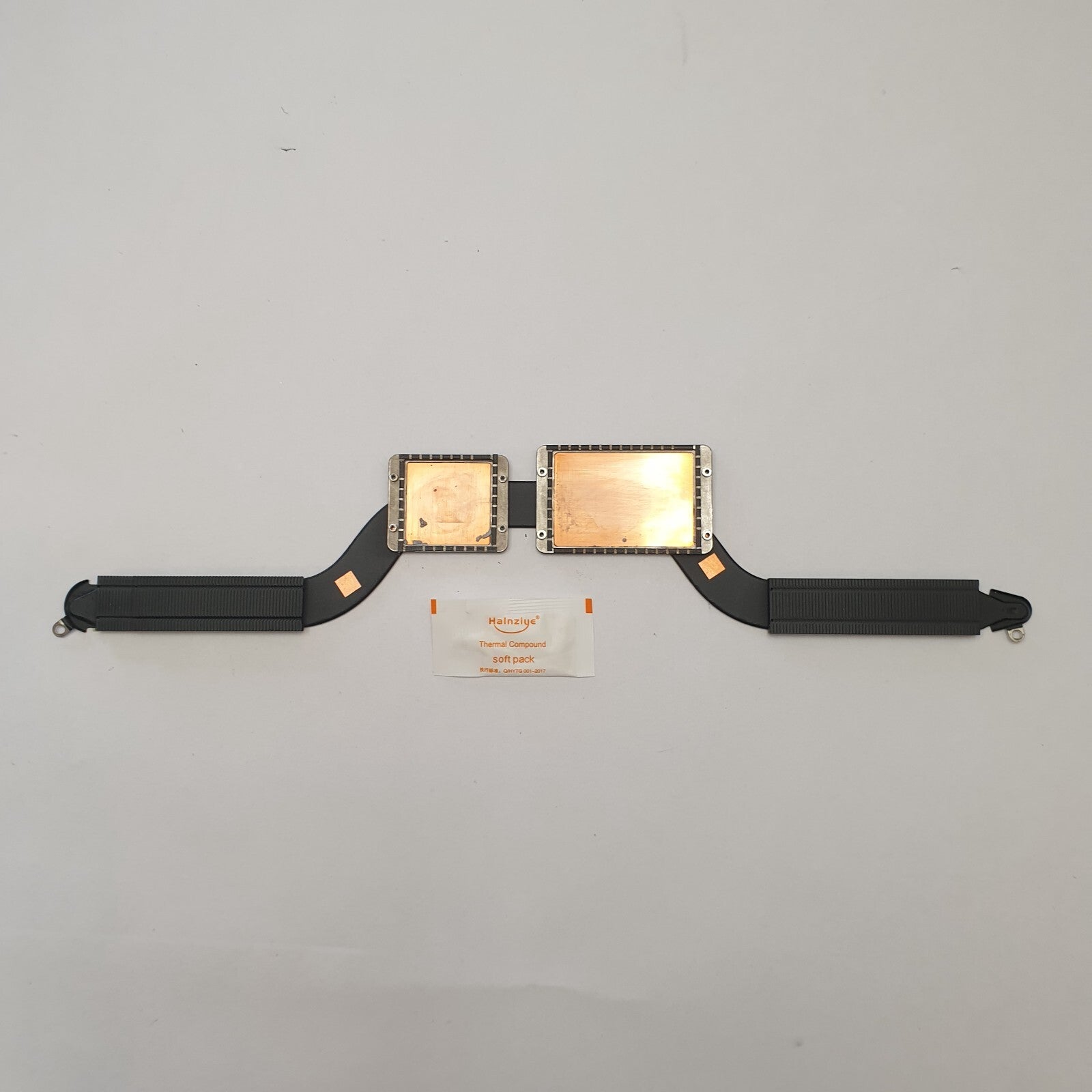 Apple MacBook Pro 15" A1707 Ende Kühler Heatsink inkl Wärmeleitpaste – Bild 2