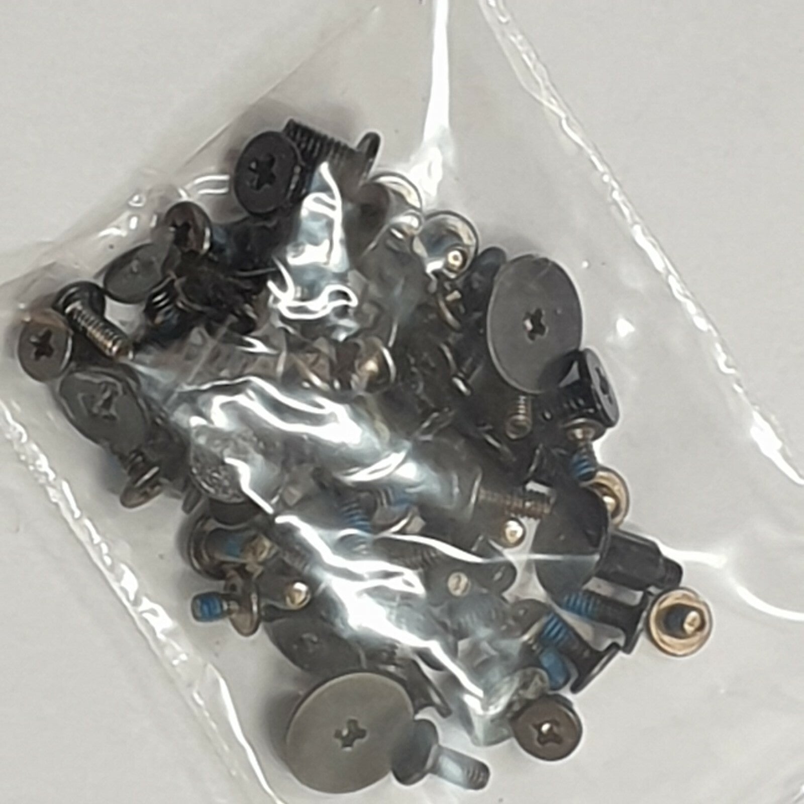Toshiba Satellite L775D-10Q Schraubensatz Schrauben Screw Set – Bild 2