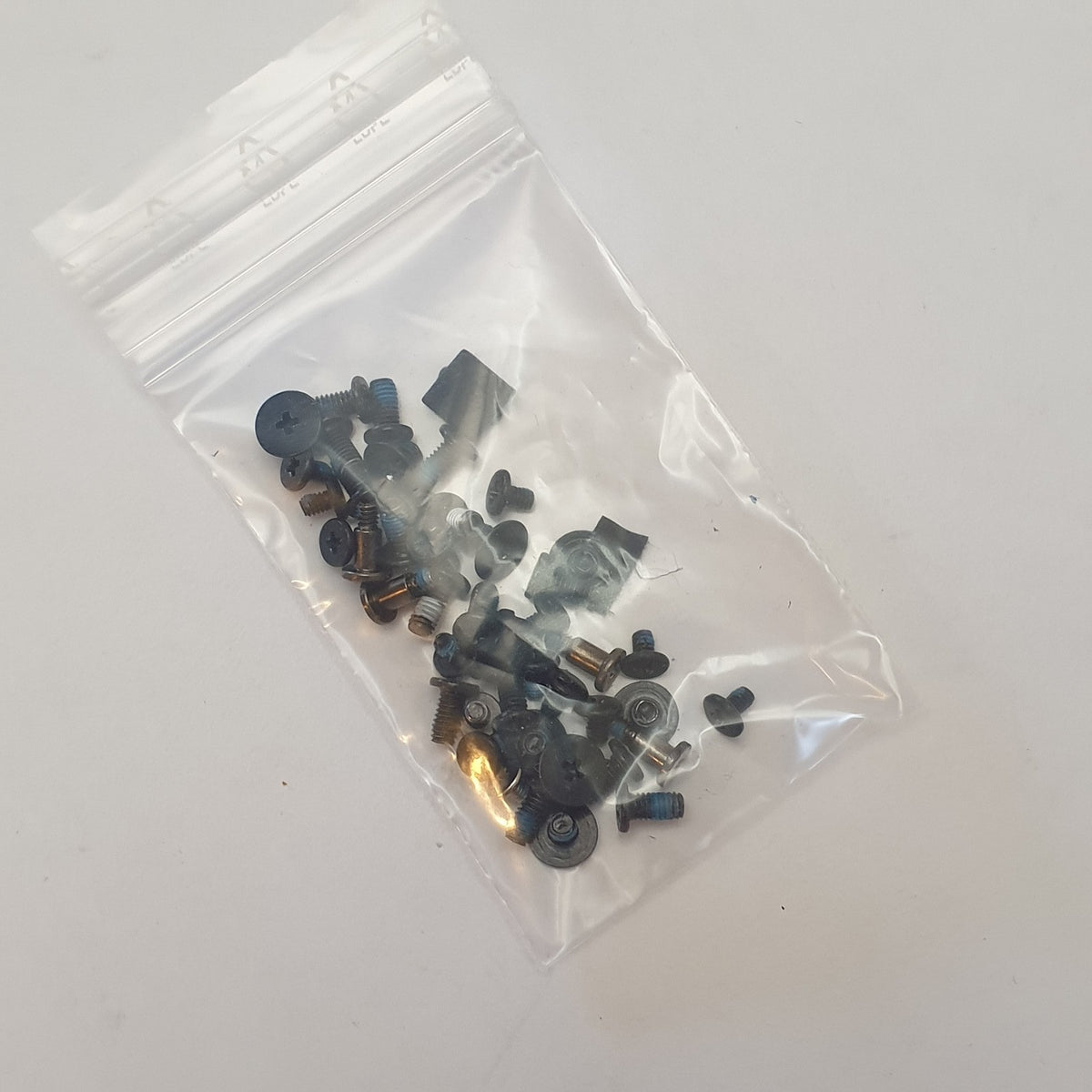 Fujitsu LifeBook A556 Schraubensatz Screw Set Schrauben Gehäuse