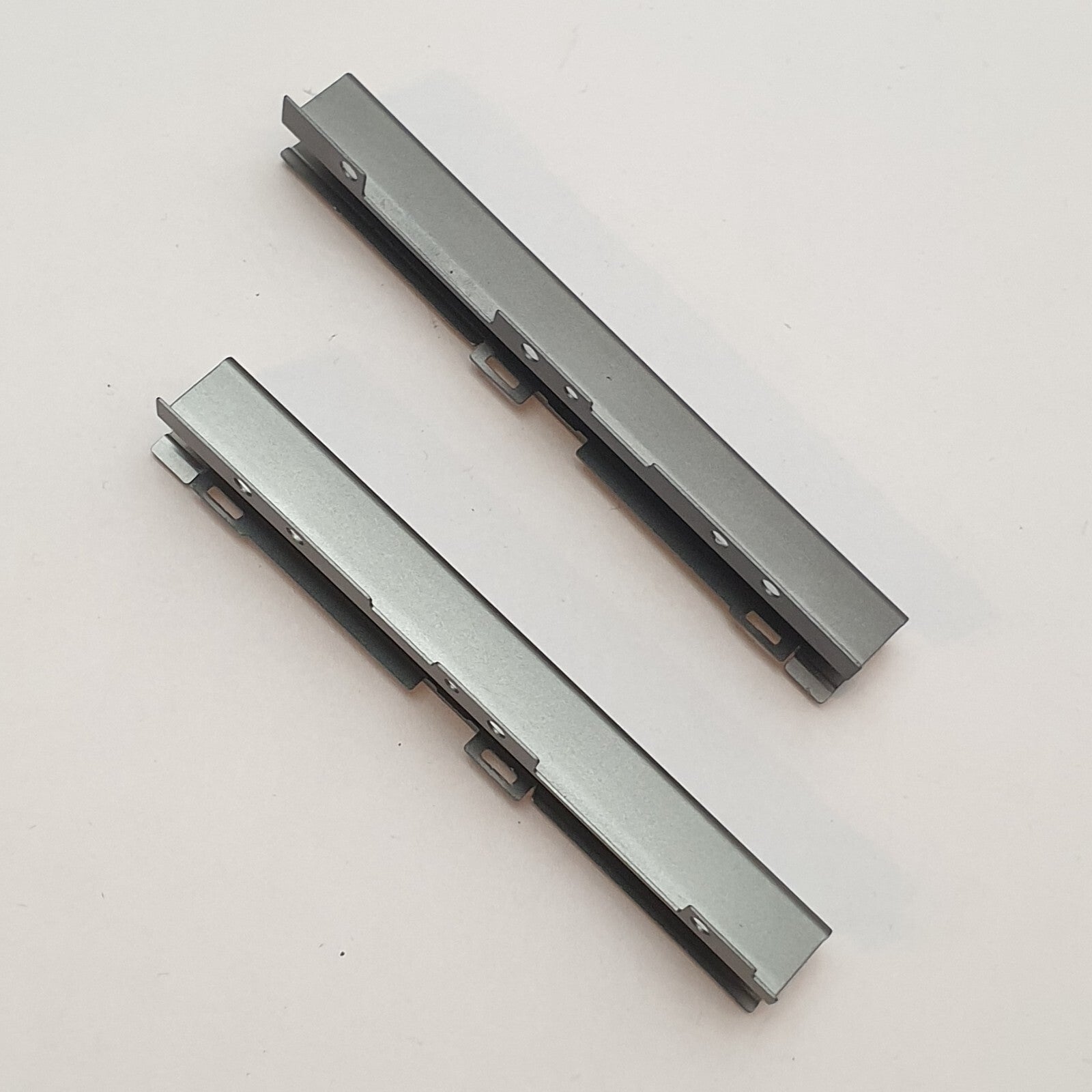Dell Precision 7720 Scharnier Abdeckung L+R Blende Hinge Cap – Bild 2