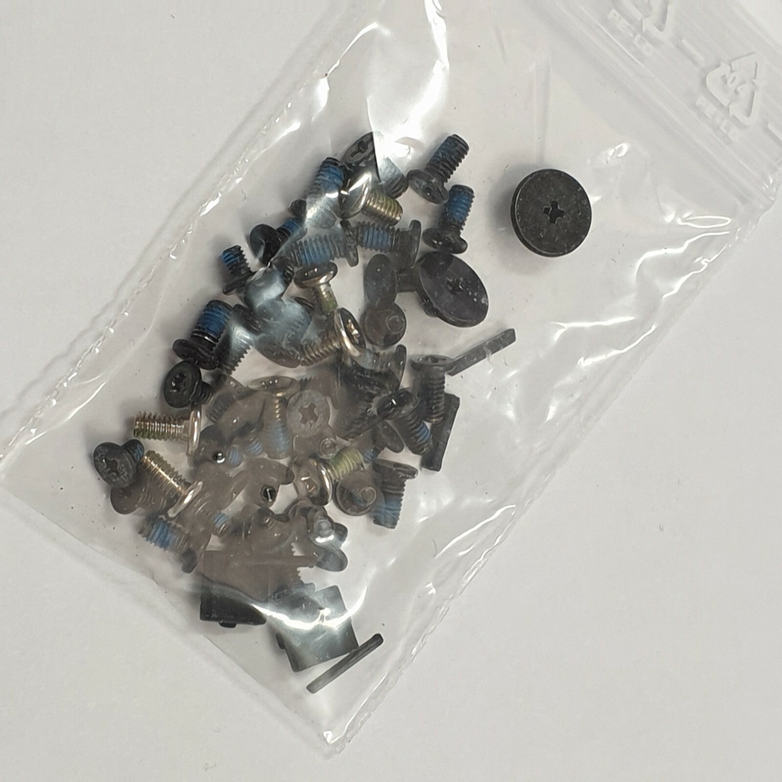 Fujitsu LifeBook A544 Schraubensatz Schrauben Screw Set Gehäuse – Bild 2
