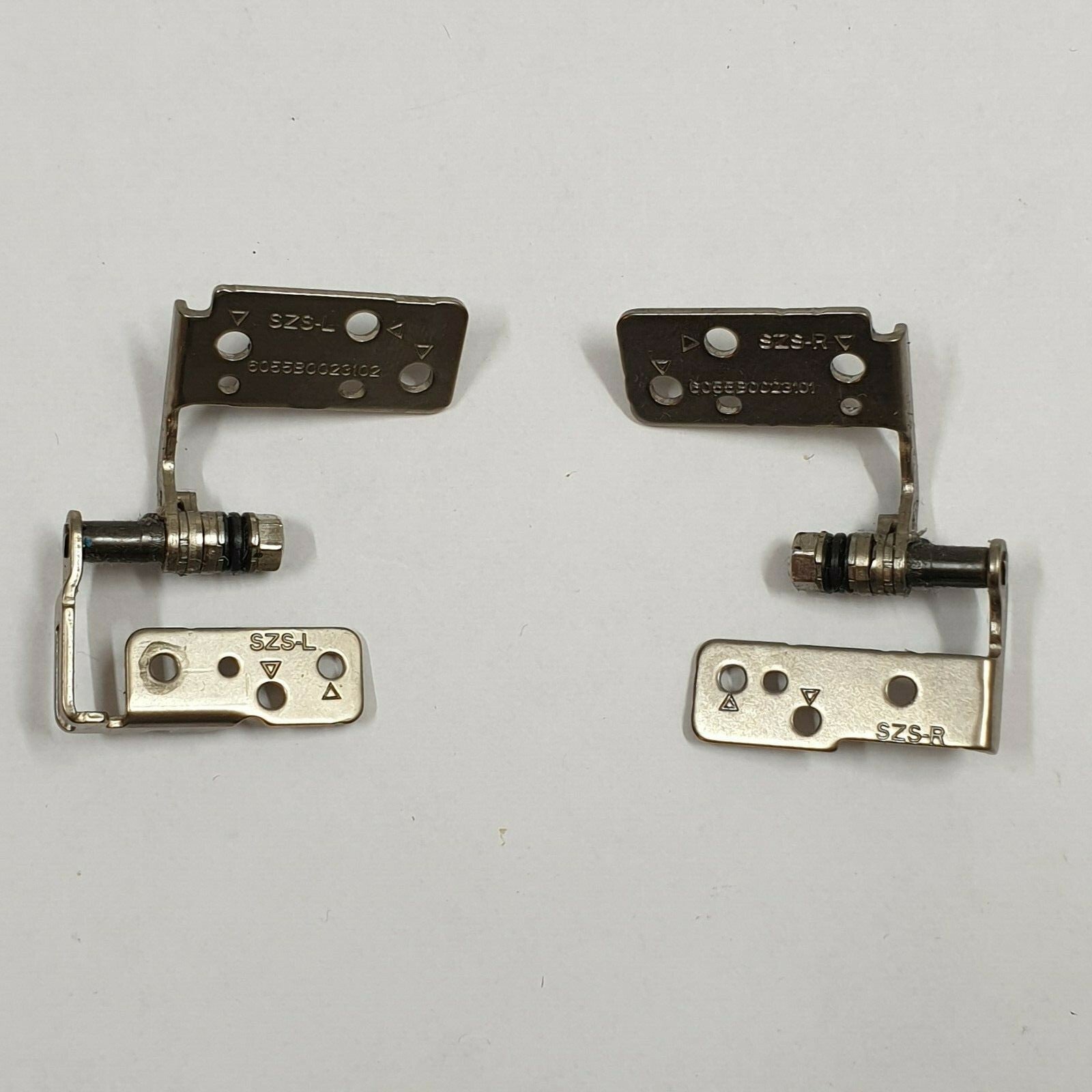 Fujitsu Lifebook UH552 Displayscharniere Scharnier Set Hinge Links Rechts