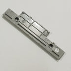 Dell Latitude E6330 Plastik Halteklammer Scharnierabdeckung Bracket – Bild 2