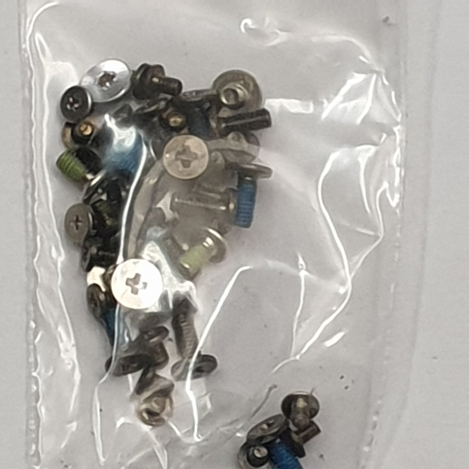 Fujitsu Lifebook U748 Schraubensatz Screw Set Schrauben Ersatzteil – Bild 2