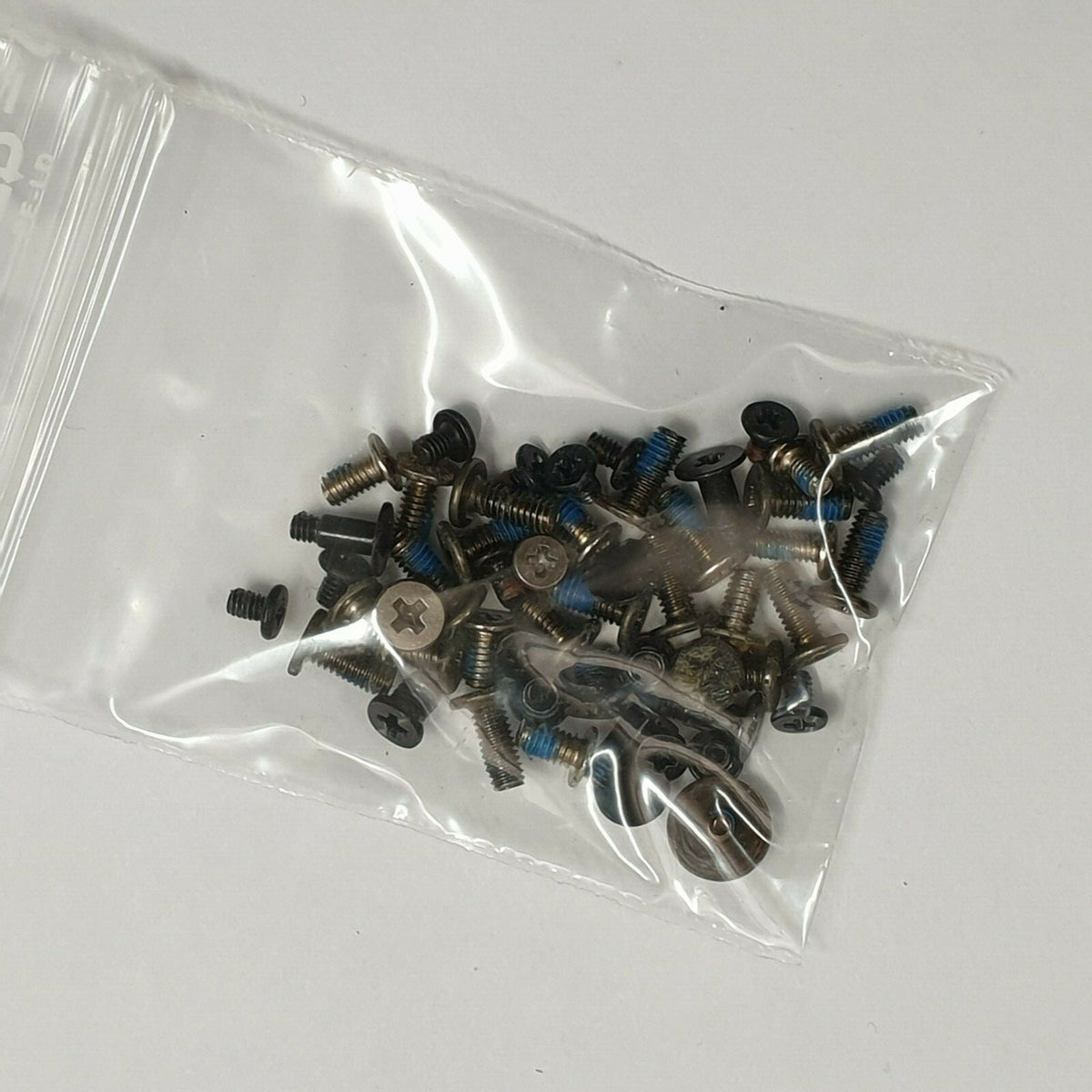 Toshiba Satellite C850-I0012 Schraubensatz Screw Set Schrauben Laptop