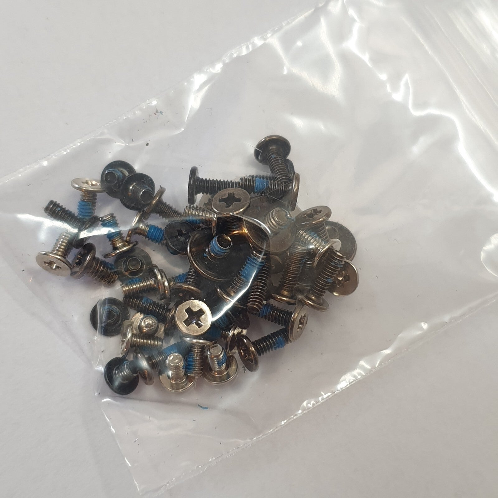Medion Erazer P6661 MD99697 Schraubensatz Screw Set Schrauben Gehäuse