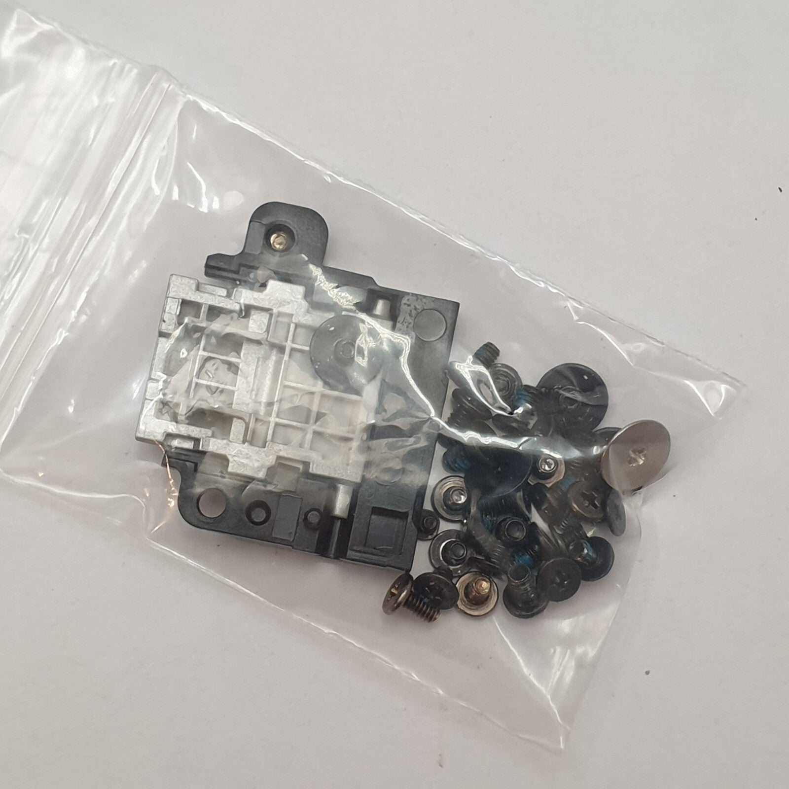 HP EliteBook 640 G9 Scharnier Halterung Schraubensatz Hinge Bracket Screw Set