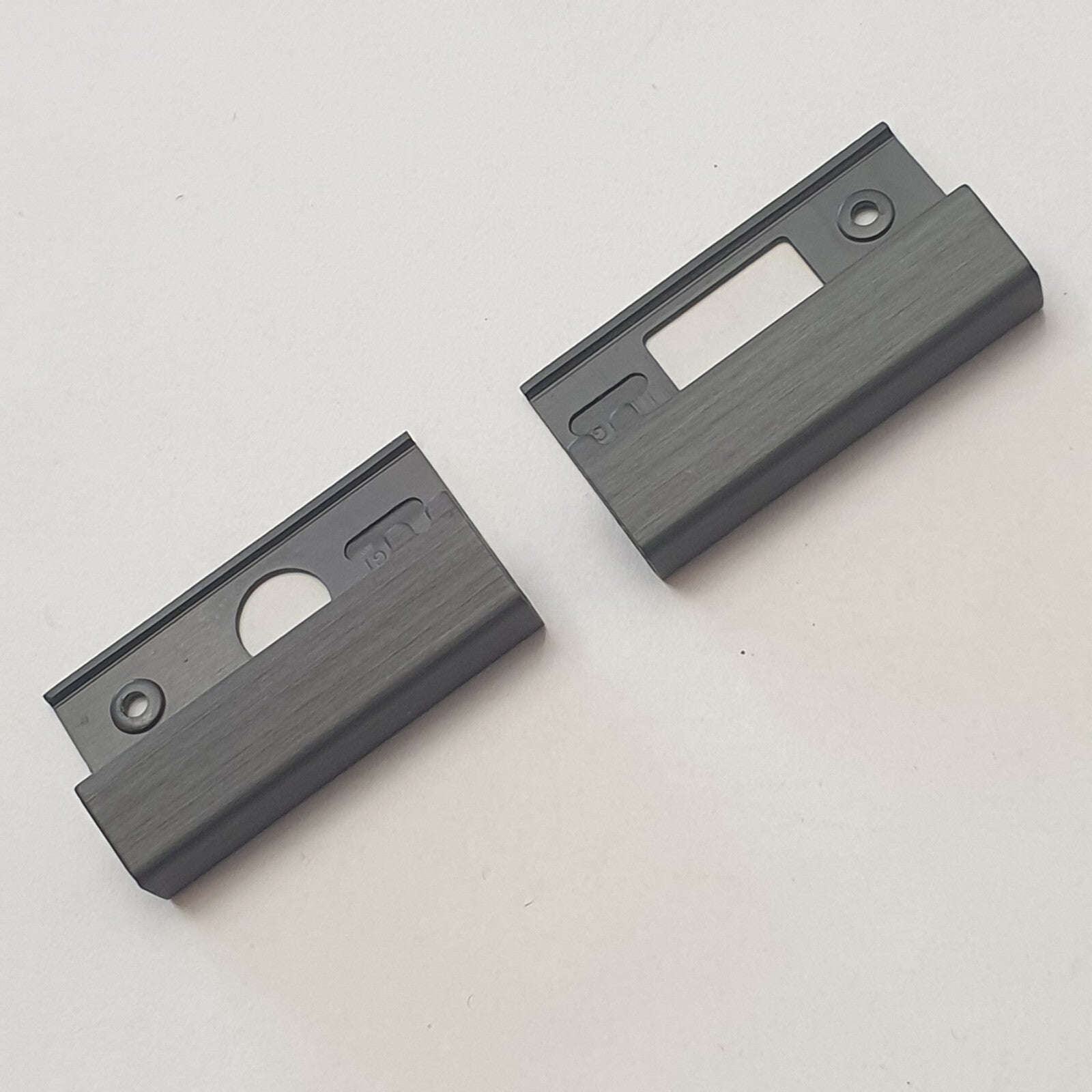 Dell Latitude 5590 Scharnierabdeckung Set Scharnierkappen Hinge Cover – Bild 2