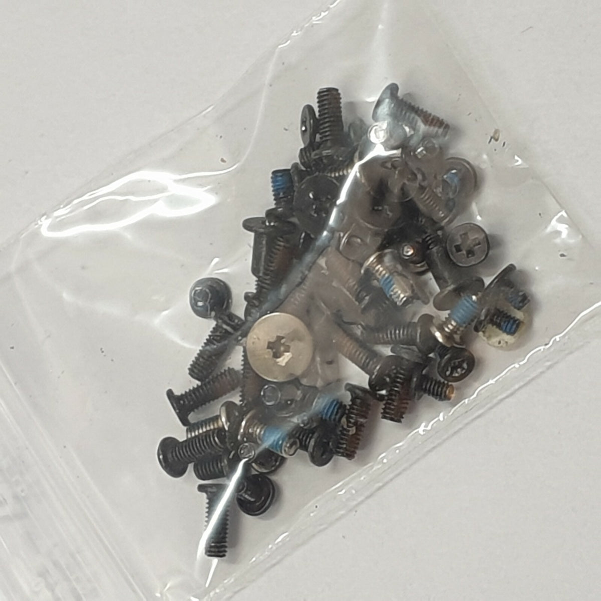Toshiba Satellite L755 Schraubensatz Screw Set Schrauben Gehäuse