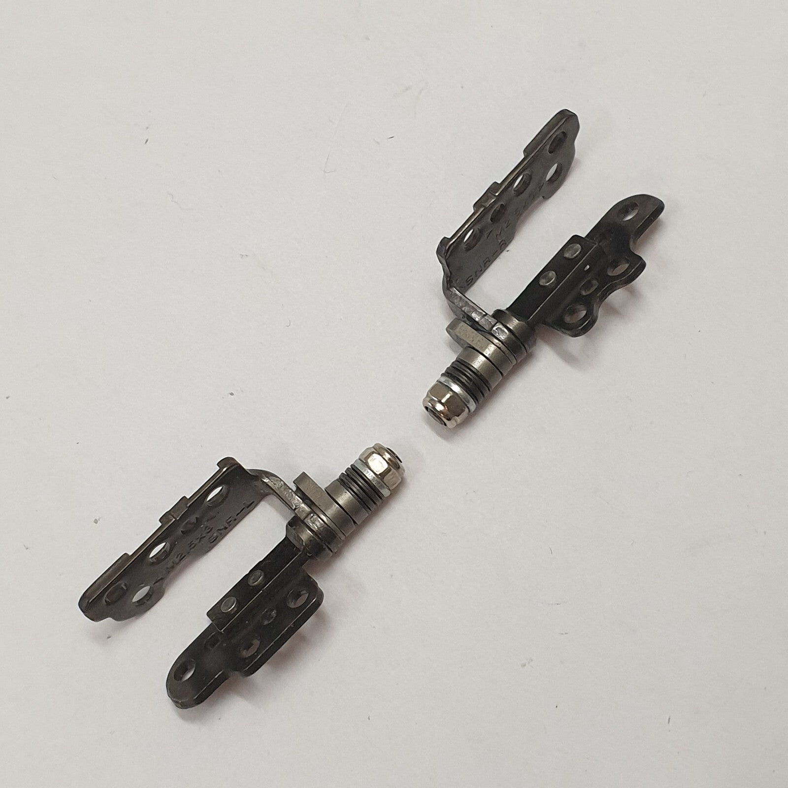 Dell Latitude 5400 Displayscharniere Leisten L+R Set Scharnier Links Rechts – Bild 2