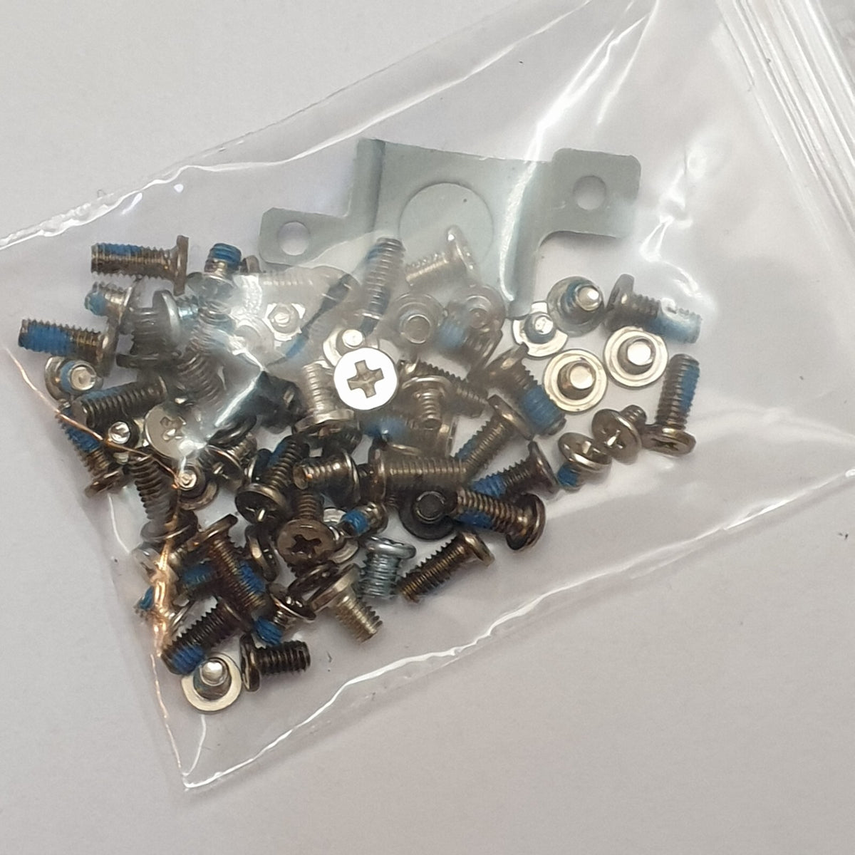 Fujitsu LIFEBOOK A555 Schraubensatz Screw Set Schrauben Set