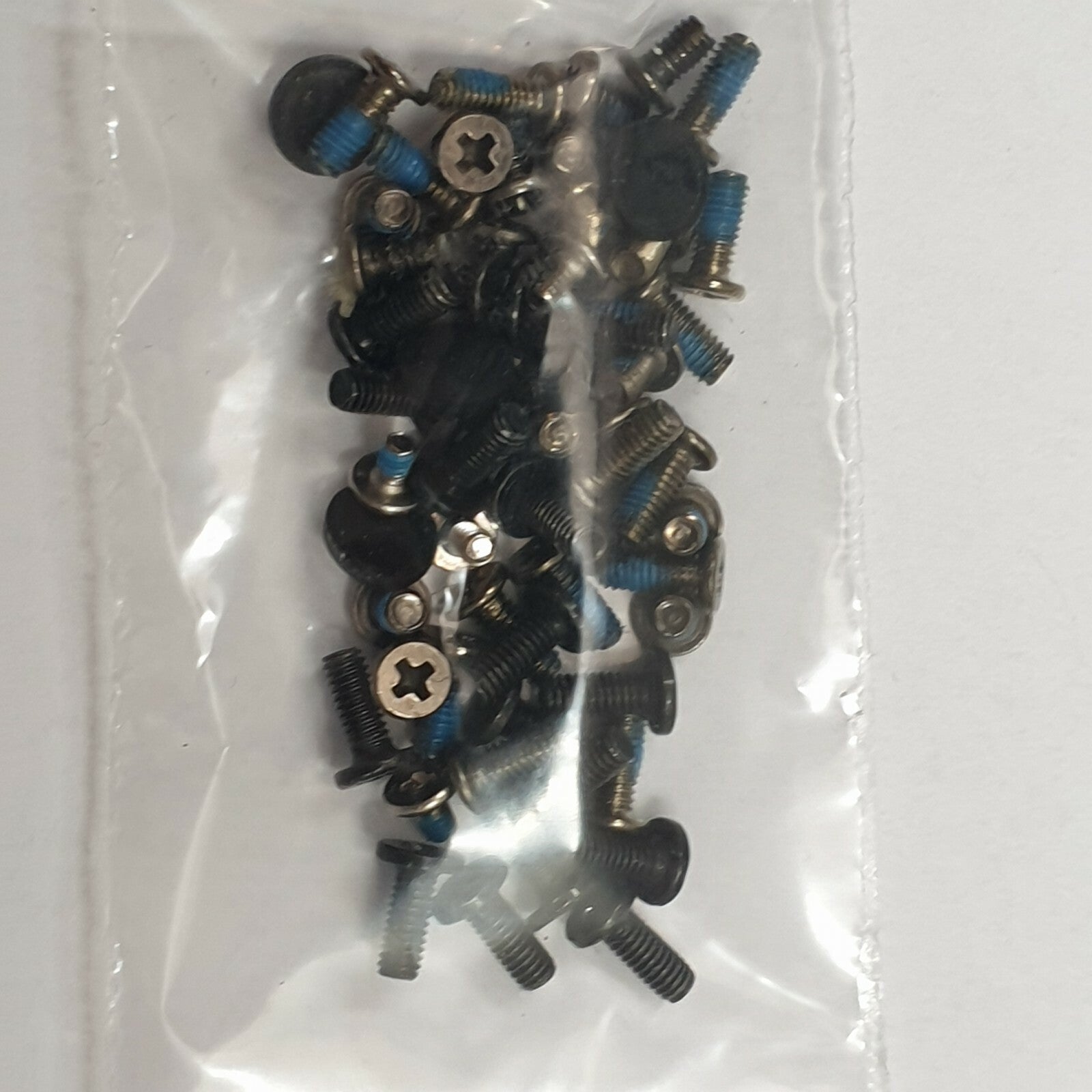 Fujitsu Lifebook AH531 Schraubensatz Screw Set Schrauben Ersatzteil – Bild 2