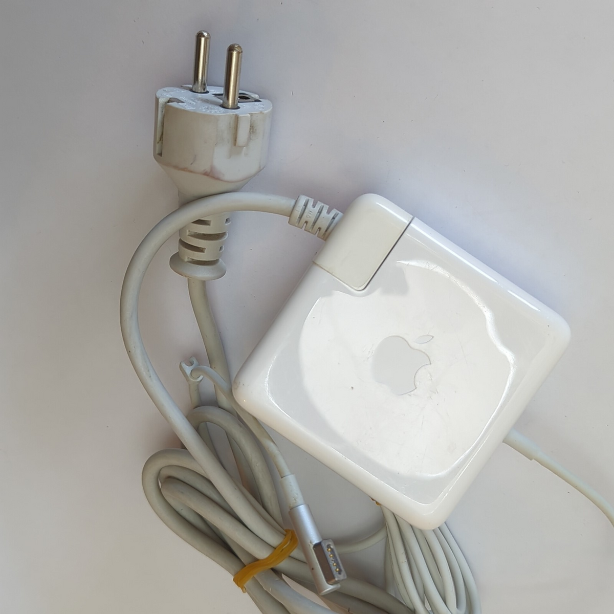 Original Apple 85W MagSafe Netzteil Ladegerät 16,5–18,5V 4,6A Weiß