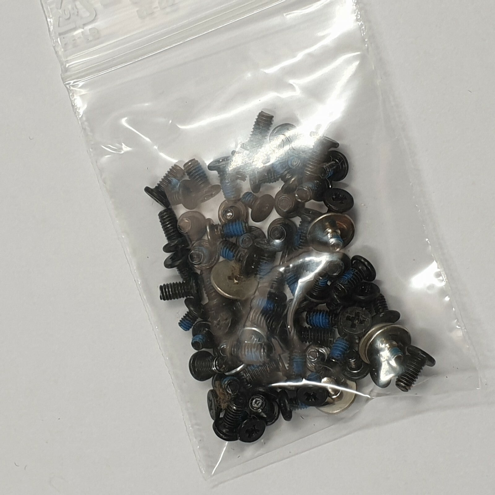 Dell Inspiron 1564 Schraubensatz Screw Set Schrauben Gehäuse Ersatzteile