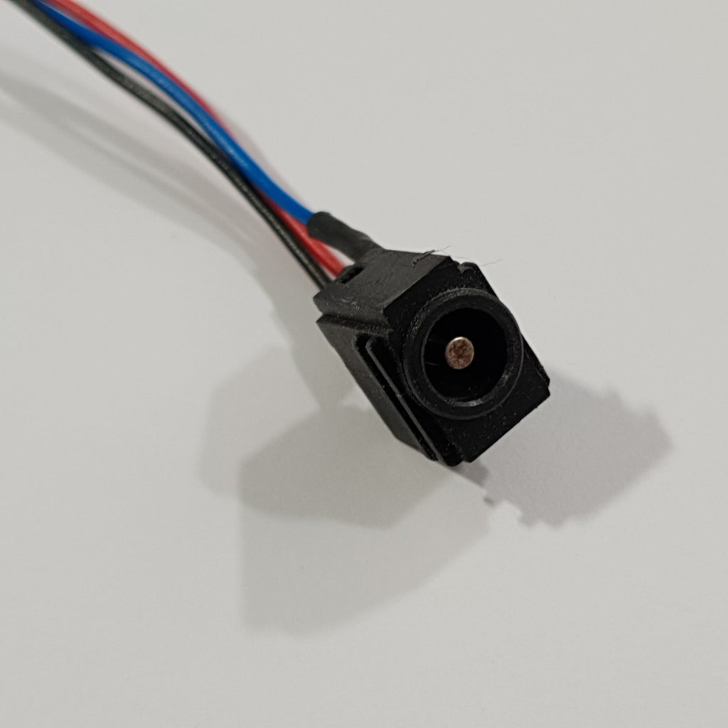 Fujitsu Lifebook E743 Original Fujitsu Lifebook E743 Strombuchse DC Jack