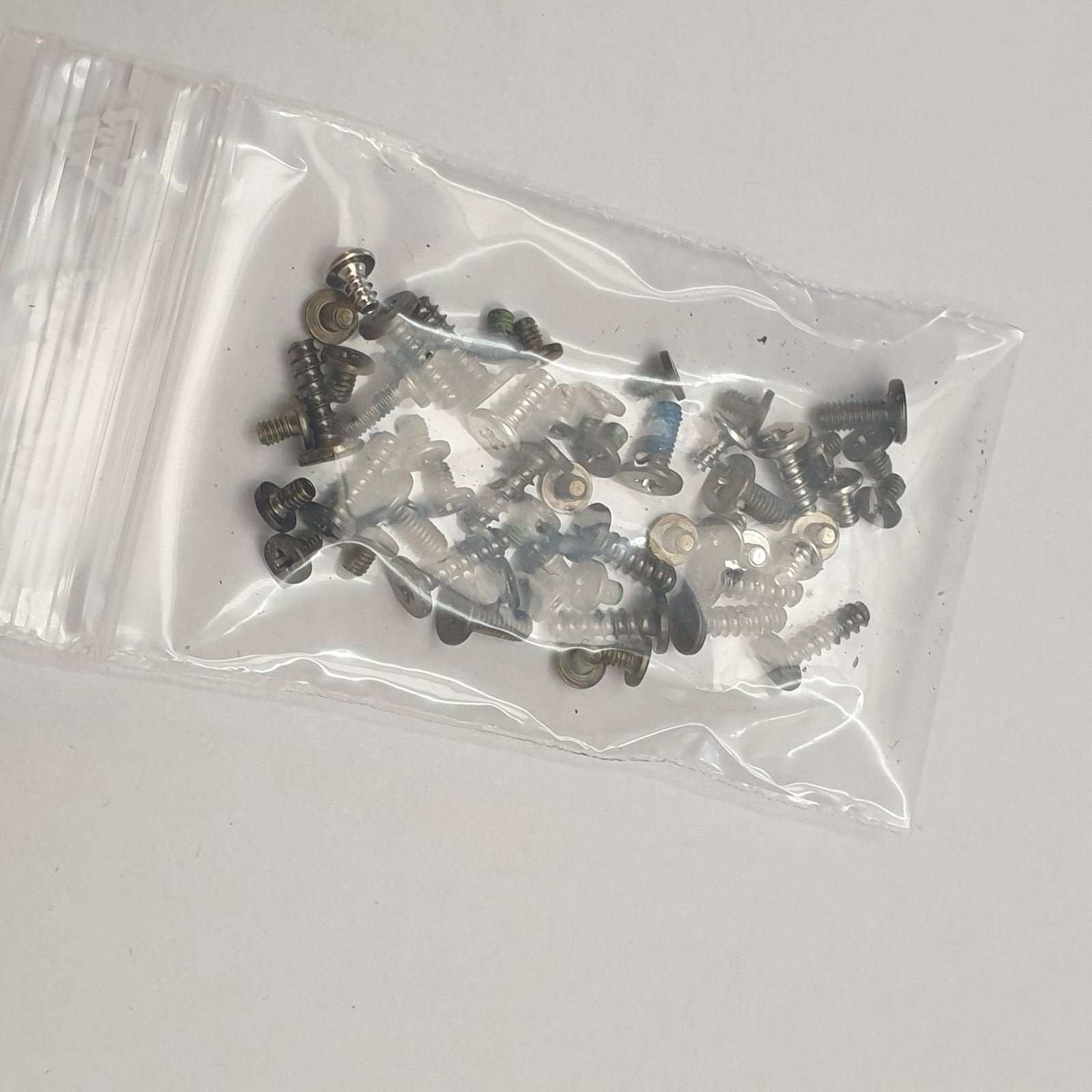 Fujitsu LifeBook E548 Schraubensatz Screw Set Schrauben Ersatzteil – Bild 2