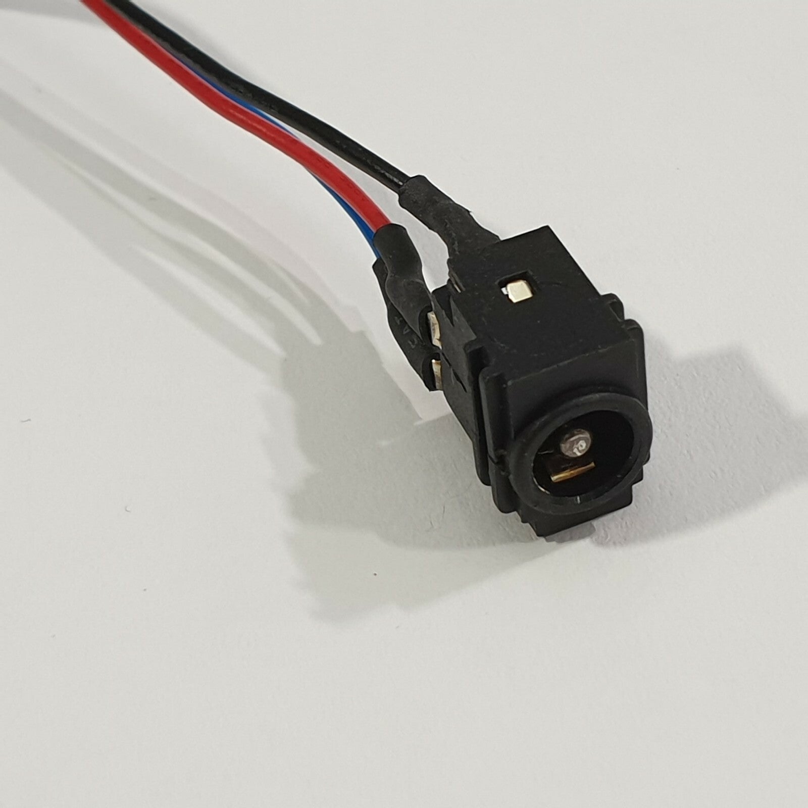 Fujitsu LifeBook E756 Original Strombuchse DC Jack Ladebuchse Anschluss Kabel