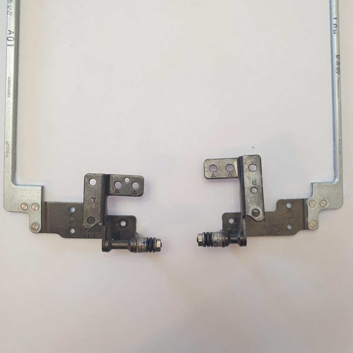 Fujitsu LifeBook A556 Display Scharniere Set Hinge Links Rechts