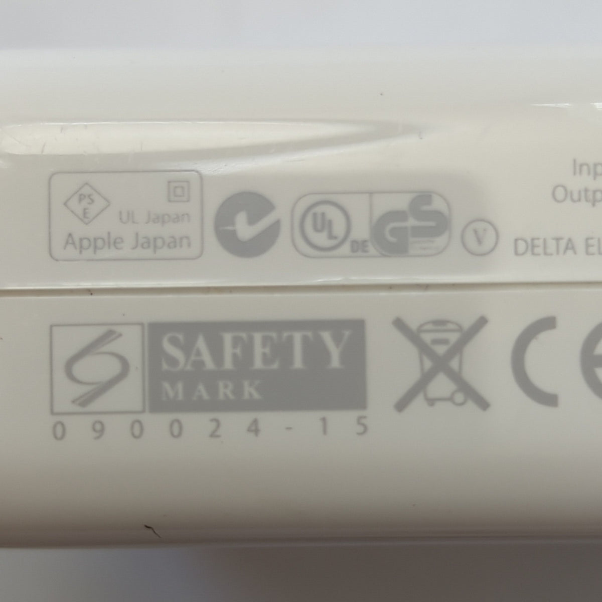 Original Apple 85W MagSafe Netzteil Ladegerät 16,5–18,5V 4,6A Weiß