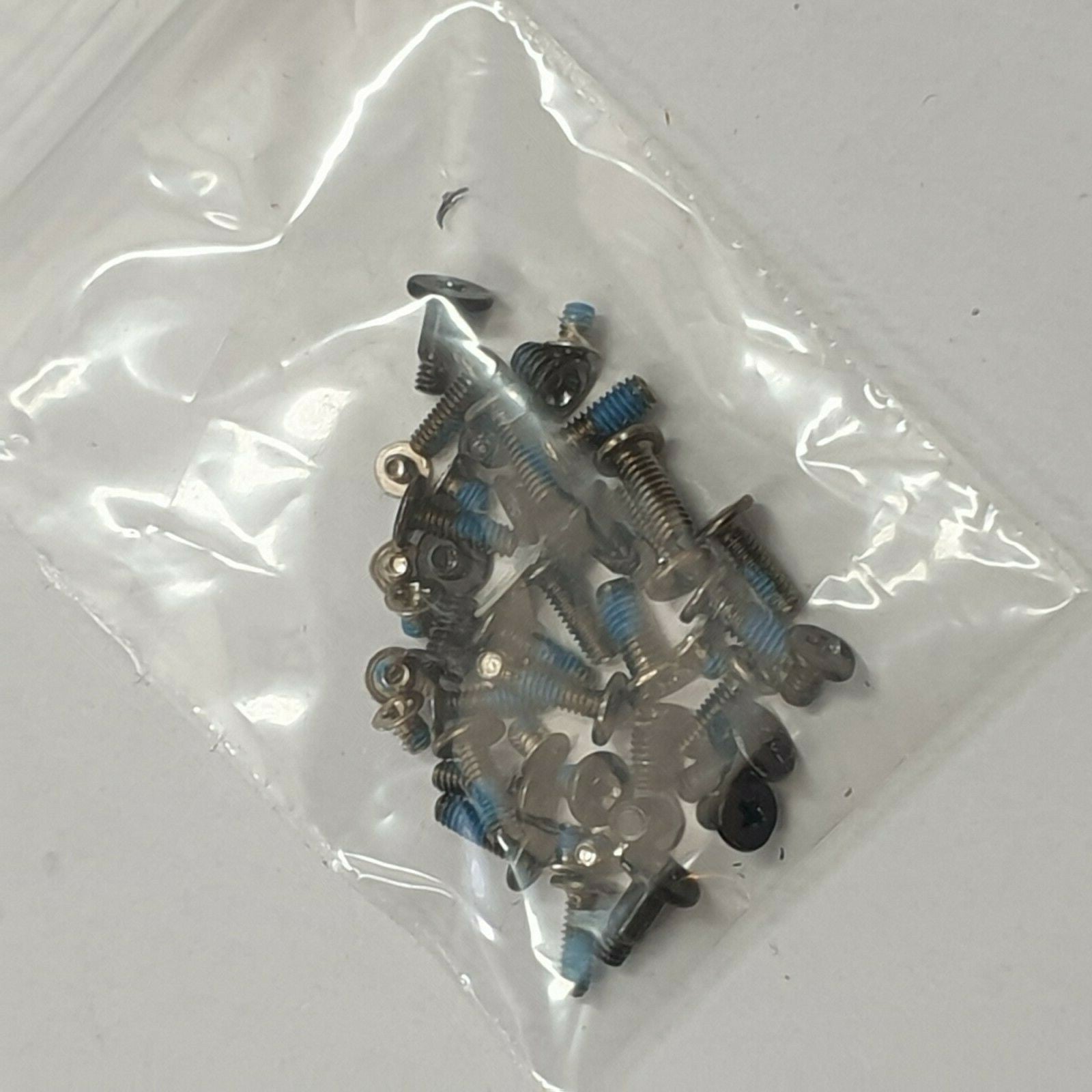 Toshiba Satellite L830 Schraubensatz Screw Set Schrauben Gehäuse