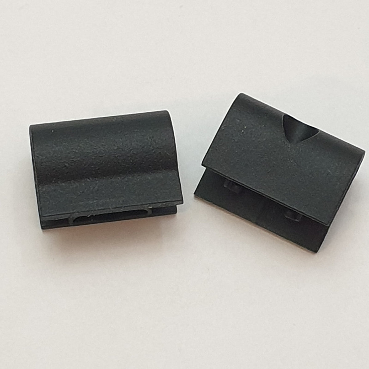 Fujitsu LifeBook A557 Scharnierabdeckungen Hinge Caps Links Rechts Set