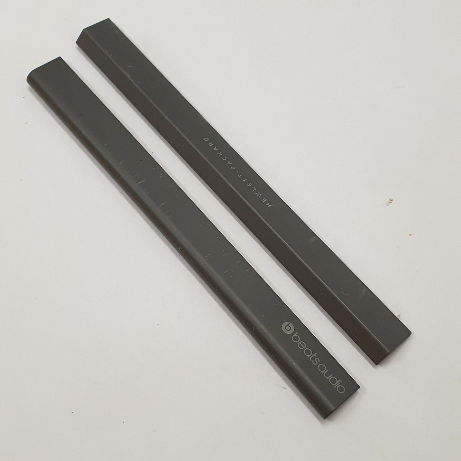 HP 11-n055nd Scharnierabdeckung Hinge Cover Leiste Beats Audio