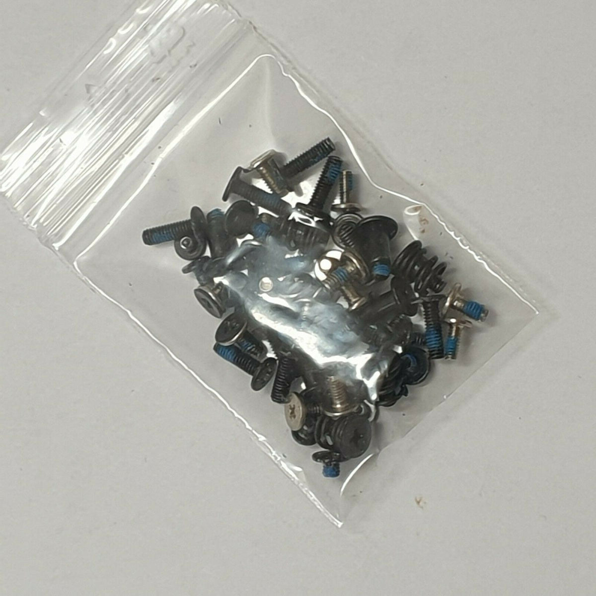 Toshiba Satellite C660D-1D3 Schraubensatz Screw Set Schrauben Ersatzteil