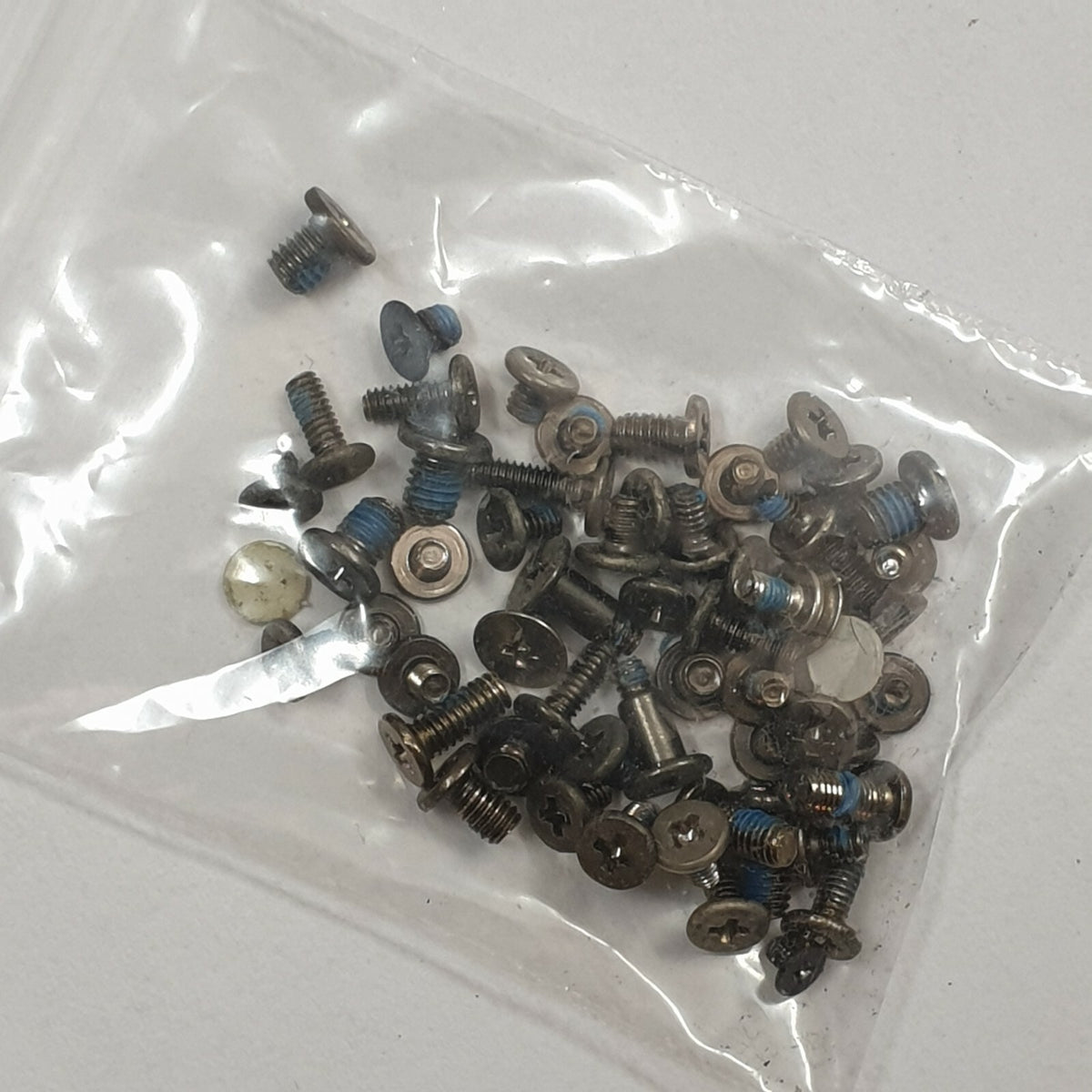 Toshiba Satellite U500 Schraubensatz Screw Set Schrauben Gehäuse