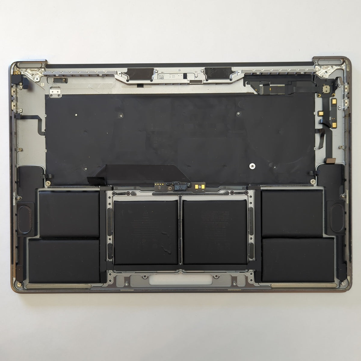 Apple MacBook Pro 16 Zoll A2141 (2019) Handauflage Tastatur DE Akku Palmrest