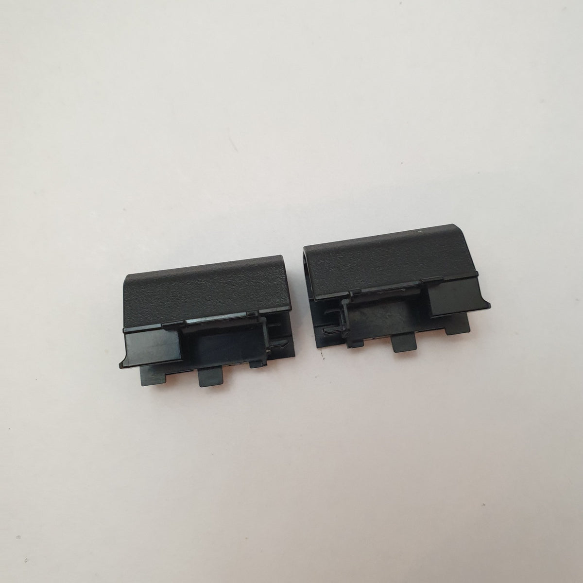 Fujitsu LifeBook E5510 Scharnierabdeckung Hinge Cover Paar Abdeckung Kappen