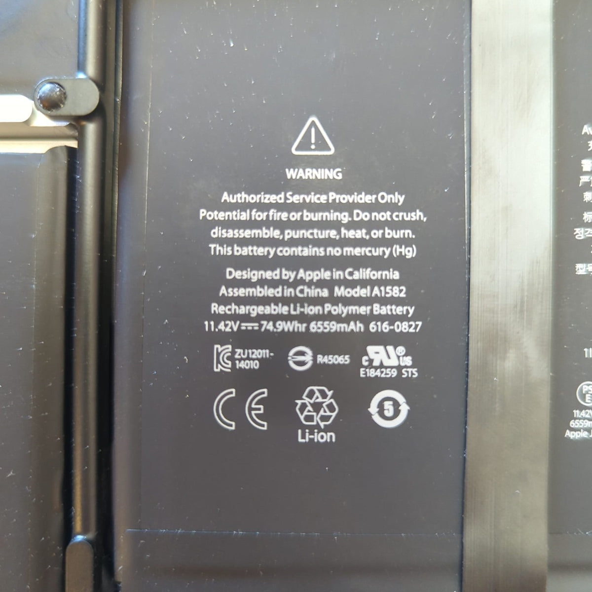 Apple MacBook Pro 13 A1502 Apple MacBook Pro 13" A1502 EMC Handauflage Backlit